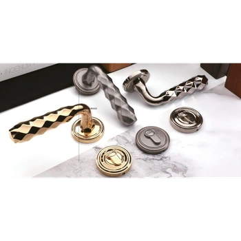 Дверная ручка из латуни A NEW collection 052 золото