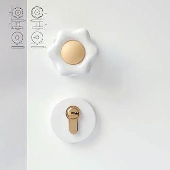 Комплект дверных ручек CARESS collection