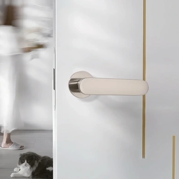 Дверная ручка из латуни CITY collection C328 серебро