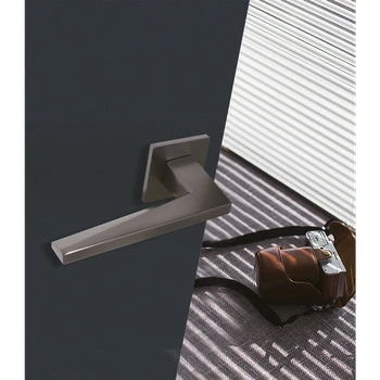 Дверная ручка из латуни CITY collection G030 никель